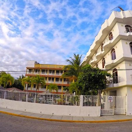 Hotel Y Suites Bugambilias Ринкон-де-Гуайябитос Экстерьер фото