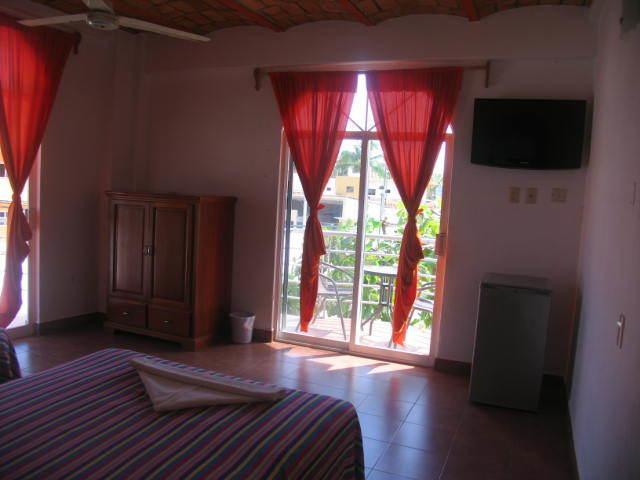 Hotel Y Suites Bugambilias Ринкон-де-Гуайябитос Экстерьер фото