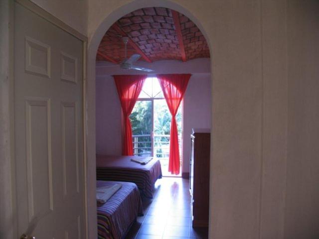 Hotel Y Suites Bugambilias Ринкон-де-Гуайябитос Экстерьер фото