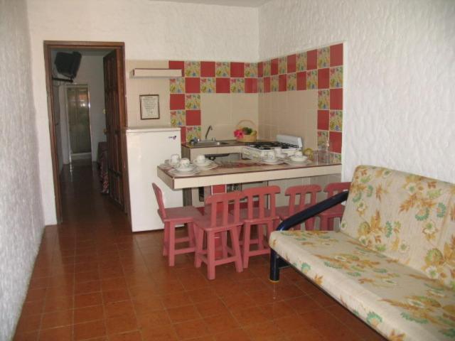 Hotel Y Suites Bugambilias Ринкон-де-Гуайябитос Номер фото