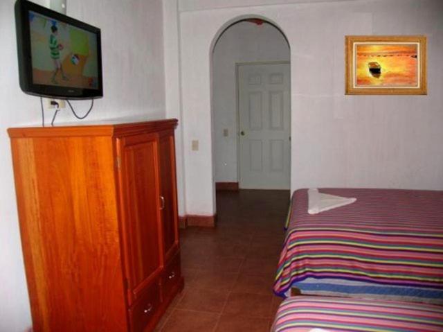 Hotel Y Suites Bugambilias Ринкон-де-Гуайябитос Номер фото