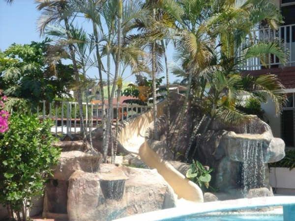 Hotel Y Suites Bugambilias Ринкон-де-Гуайябитос Экстерьер фото